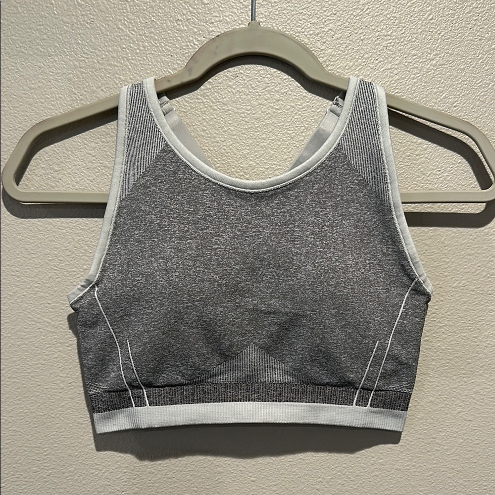 SPANX Seamless Sports Bra Size: Medium